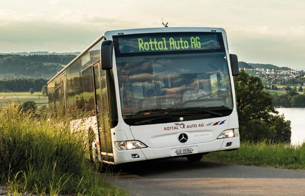 Standardbus der Rottal Auto AG unterwegs Öffentlicher Verkehr.