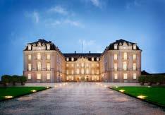 Zwischen 1740 und 1770 errichtet und zwischen 1765 und 1780 mit dem prachtvollen Hofgarten umrahmt, veranschaulicht sie eine glanzvolle Epoche und einen der strahlendsten Fürstenhöfe Europas.