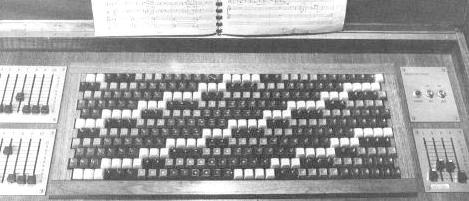 Ernst Helmuth Flammer: Klavierstück VIII 1970: Archiphon: Elektronische Version der von Adriaan Fokker gebauten Huygens-Fokker-Orgel, gebaut von Hermann van der Horst, 40 verschiedene Klangfarben