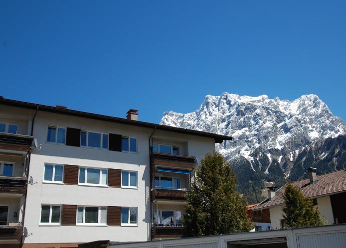 Sonnige Wohnung in Ehrwald mit schönem Ausblick Immobilien Tiroler Zugspitzarena 6632 Ehrwald/ Österreich Kaufpreis EUR 99.000,-- Wohnfläche ca.