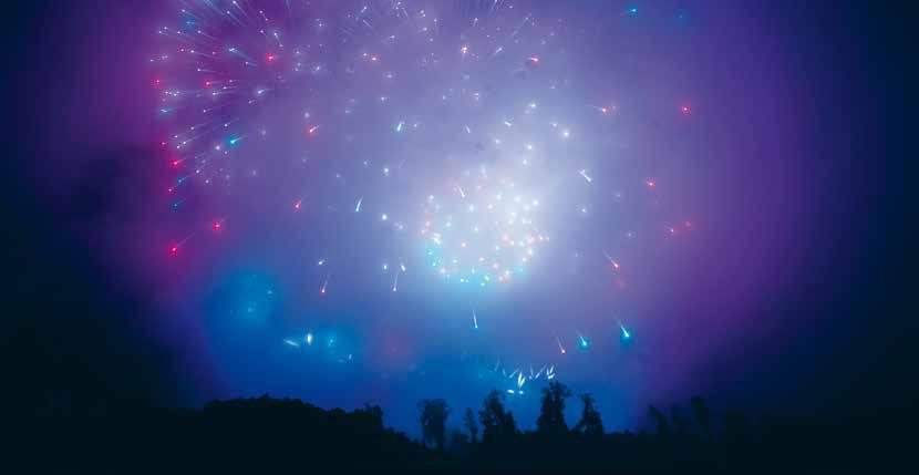Feuerwerk Das 30-minütige Feuerwerk, welches um 22.00 Uhr beginnt, ist der Höhepunkt des Staatsfeiertages. Höhenfeuer Die Höhenfeuer werden von der Bergrettung Liechtenstein organisiert und um ca. 21.