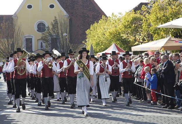 Sonntag, 12. Oktober 2014 Erntedankfest Leibnitz Gehen wir gemeinsam zum großen Abschluss des Erntedankfestes am Hauptplatz.