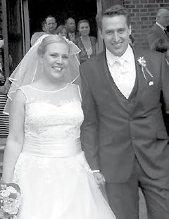 Vor einem Jahr bereits ließ sich unser Kollege Jonas Frewert trauen. Am 15.3.2014 heiratete er seine Frau Stephanie, die Mutter ihrer gemeinsamen Tochter Hannah.