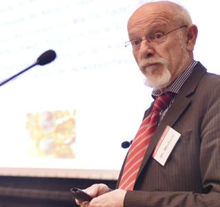 Dr. Viktor Mertsch vom NRW- Umweltministerium: Das Kanalvermögen nimmt ab. WRRL auch in Deutschland noch viel zu tun Dr.