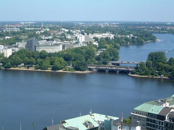 Lage: Lagebeschreibung: Eidelstedter Weg 100, D-20255 Hamburg - Eimsbüttel Die angebotene Maisonette-Wohnung liegt im Eidelstedter Weg, einer kleinen und ruhigen Wohnstraße im Stadtteil Hamburg -