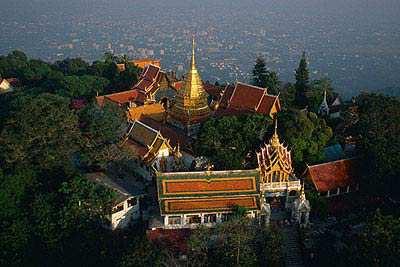 Wat Chiang Man Der Wat Chiang Man wurde im Jahre 1297 als erster Tempel der Stadt Ciang Mai vom Stadtgründer König Mengrai erbaut.