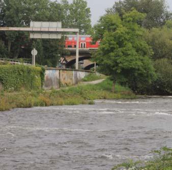 linksseitig oberhalb der Schlossbrücke