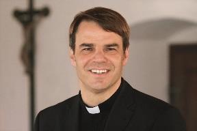 Kirche für das Volk (Kirche=Priester) Klerus - Pfarrer Laien Bischof "Charismenschwamm"