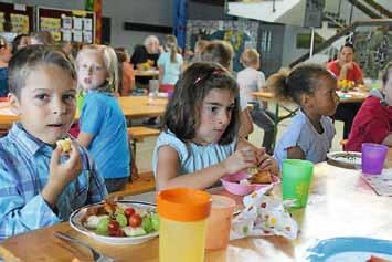 4 Wir bedanken uns bei den fleißigen Müttern und Spendern der gesunden Zutaten. Unseren Viertklässlern wünschen wir in den weiterführenden Schulen weiterhin viel Lernfreude und Erfolg. gez.