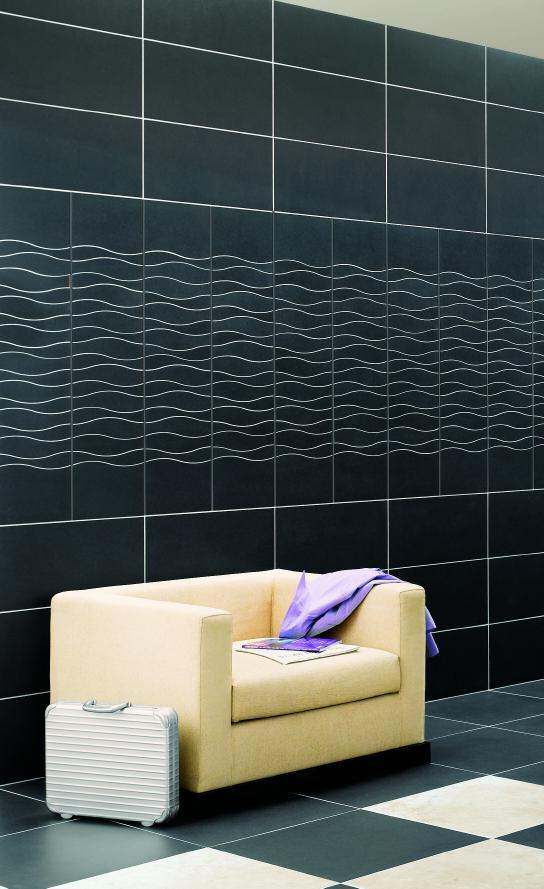 Cronos schwarz / black Vollendet Mit repräsentativen Formaten für Wand und Boden schafft die Feinsteinzeug-Serie Cronos