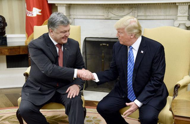 Überraschende Kehrtwende in der amerikanischen Ukraine-Politik... Experte Dr. Pawel Kowal Region: Nordamerika Washington, 20. Juni 2017: US-Präsident Donald Trump (re.