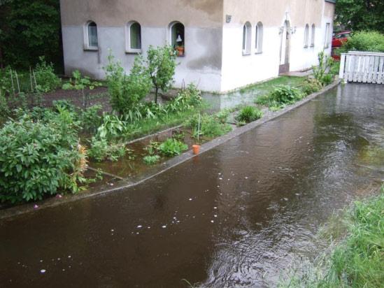 Der Abfluss aus dem HWRB Waldbad Weixdorf betrug zu diesem Zeitpunkt etwa 1,3 m³/s.