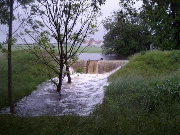 Überflutungen zu verzeichnen. Die Flutmulden des HWRB Forellenbach waren voll eingestaut, ab 2.