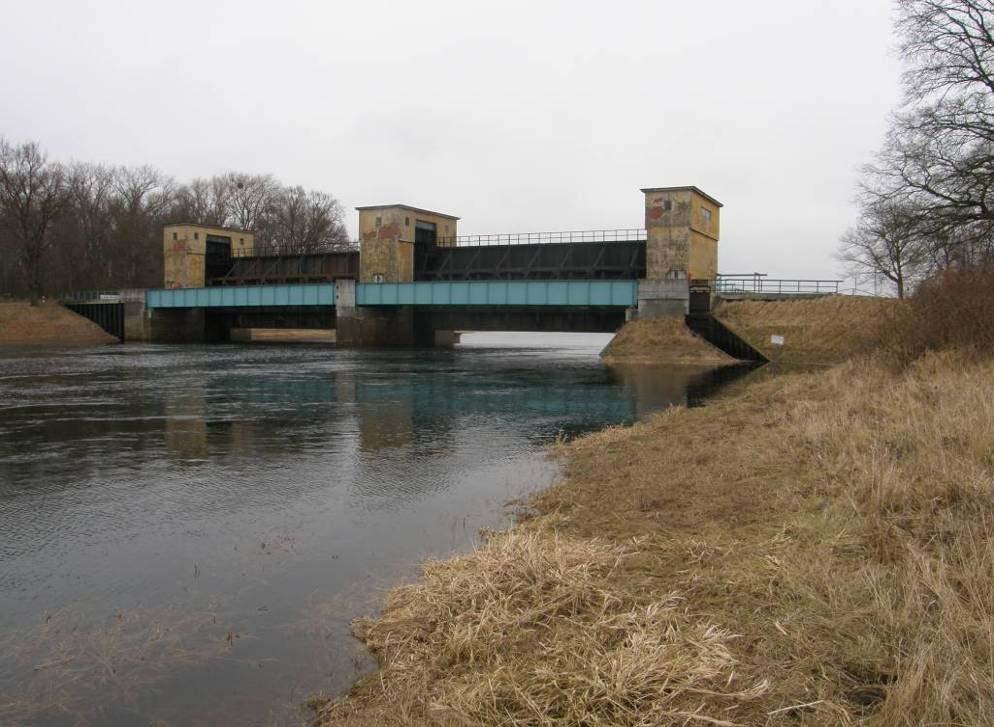 erforderlichen Bemessung und Durchflüsse stark unterdimensioniert. Als besonders kritisch wird die Anordnung der FWH im Ober- und Unterwasser gesehen.