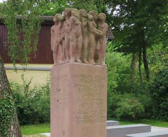 Die Gestaltung der Gedenkstätte spannt einen Bogen von der ehemaligen jüdischen Gemeinde (1290 bis 1938/1942) bis zur folgenden Zerstörung und zur Ermordung jüdischer Bürger.