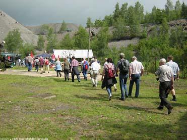 Roswora Seit einem Jahr bereiteten, im Rahmen von Bürgerarbeit, Mitarbeiter der GSG die Halde und das Gelände am Haldenfuß für eine touristische Erschließung vor.