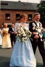 Königspaar vor 25 Jahren Königspaar 1986 Reinhard und Roswitha Gems Der Gruppenführer der Blaue Schill" hatte bereits zweimal versucht, die Königswürde unserer Bruderschaft zu erlangen.