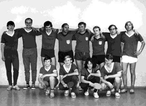 Im Gymnastiksaal wurde nun intensiv trainiert und zur Saison 1969/70 nur knapp der Aufstieg verpasst. 1971 Aufstieg der Herren in die 2. Kreisliga Aufstieg der Jugendmannschaft in die 2.