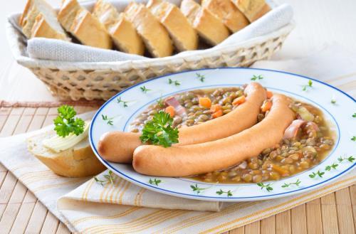 Suppen Sächsische Kartoffelsuppe mit Wienern Gulaschsuppe Soljanka mit saurer