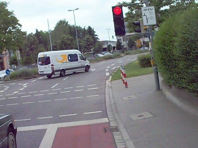 Der Maybachplatz kann in einer Unterführung gequert werden.