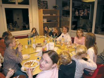 Grosse Silvesterparty 2005: Erwachsene im Clubhaus, Jugend in der Tennishalle Unsere Anlage bietet die optimalen