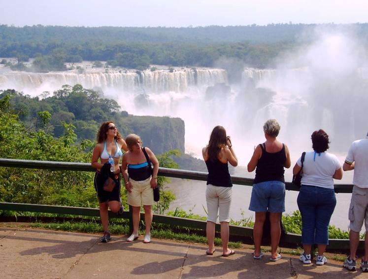 Tag 6 Puerto Iguazú Heute fahren Sie nach Brasilien, um die Iguazú-Wasserfälle zunächst von der brasilianischen Seite aus zu sehen.