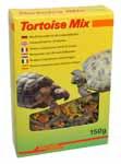 Speziell für europäische Landschildkröten wurde Lucky Reptile Testudo Mix entwickelt, das aus 12 ausgesuchten Kräutern, Blüten und Gemüse-Sorten besteht.