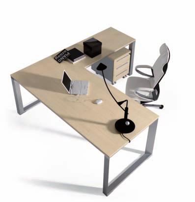 I tavoli scrivania con piani composti, rendono più caldo ed accogliente il posto lavoro; la libreria