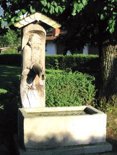 54 Brunnen beim Schlossberghof Standort: Im Garten des