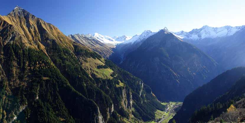 2500 km 2 ): im Süden schließt der Südtiroler Naturpark Rieserferner-Ahrn und das Landschaftschutzgebiet Innerpfitsch an, im Westen das Naturschutzgebiet Valsertal und im Osten der Salzburger Teil