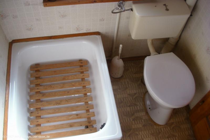Waschbecken in der Gaestedusche mit WC Seite 35 /