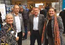 Eröffnet wurde die Ausstellung von der färöischen Frau des dänischen Ministerpräsidenten, Sólrun Løkke Rasmussen, der Direktorin von Posta, Svanbjørg Manai, sowie dem Vorsitzenden des FFF und