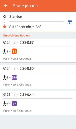 Die beiden rechten Screenshots zeigen die App Moovit, welche die direkte Ausgabe der spätesten Verbindung des Verkehrstages erzeugt und dem Nutzer so die schnelle Kenntnis der letzten Verbindungen