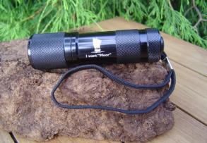 : M6523 LED-Taschenlampe schwarz, mit 6 LED`s Trageschlaufe, inkl.