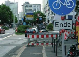 Daher gibt es keinen vernünftigen Grund, das Schild Radfahrer absteigen überhaupt einzusetzen; es gibt immer eine bessere Lösung.
