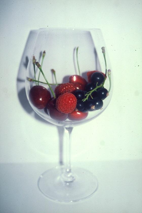 Cabernet Jura Weintyp: Cabernet. Eigenschaften: dunkle Beeren, vollmundig, muskiert, intensiv, dunkel, schlanker Gaumen, schw.