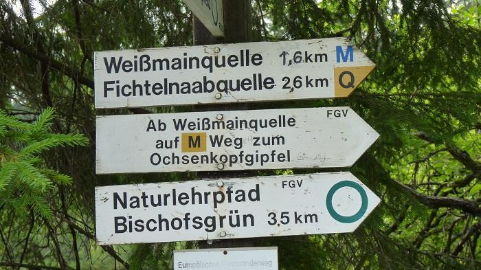 Im weiteren Verlauf meist leicht abwärts nach Mehlmeisel (602 m) - Ebnath (542 m) - Neusorg (569 m) - Trevesenhammer (556 m) -