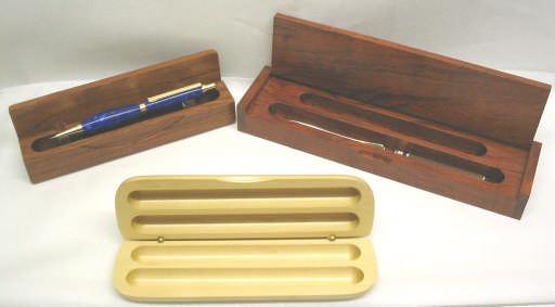 21 Holz und Kunststoffboxen für Schreibgeräte oben Holzbox + Schreibtischbox Bubinga unten Doppelbox Ahorn Holzbox Bubinga oben 11 links