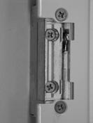 2. BEDIENUNG 2. BEDIENUNG Elektrischer Türöffner (ETÖ) Nur für Türen mit starrem Griff (kein Drücker) auf der Außenseite. Normalstellung: Tür wird über Falle geschlossen gehalten.