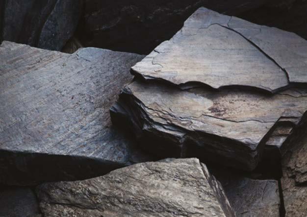 Ardesia Ardesia si ispira alla pietra naturale, nella sua tipica finitura a spacco fine; grazie ad una moderna tecnologia produttiva, tutto il fascino di questa pietra sedimentaria viene riprodotto