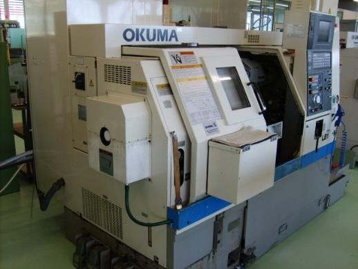 Werkzeugen 3 BF Kitagawa Ø: 200mm 2 CNC Drehmaschinen mit Reitstock Drehen und Fräsen Okuma