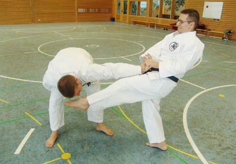 Beim Karate-Training werden alle Muskelgruppen sowie die Beweglichkeit gleichmäßig trainiert. Deshalb gibt es beim Lernen und Erleben von Karate keine Altersbegrenzungen.