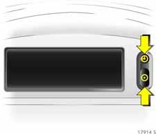 24 Instrumente 12:01 17,0 C FM 3 90,6MHz REG AS RDS TP Datum und Uhrzeit einstellen Datum und Uhrzeit können manuell eingestellt oder automatisch mit dem RDS-Zeitsignal 1) korrigiert 3 werden.