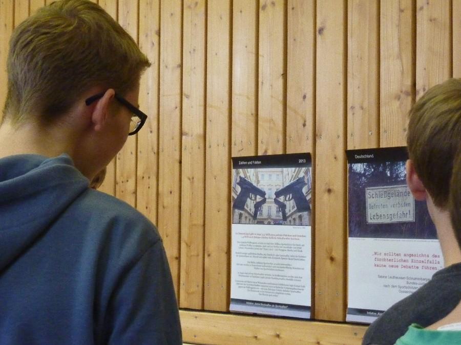 Gedenkstunde im John-Lennon-Gymnasium Berlin Die Initiative Keine Mordwaffen als Sportwaffen! erinnert am 11.