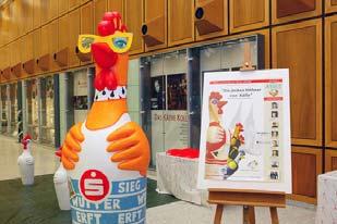 Anschließend werden die Hühner über die Sommerzeit in Geschäften der Innenstädte ausgestellt. Es ist geplant, das Ende der Aktion mit den Race Days am 17.