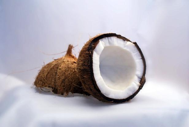 Und wir werden 4 Wochen lang (und natürlich gerne auch danach) folgendes machen: - Jeden Morgen auf nüchternen Magen 1 EL Kokosöl (nativ & kaltgepresst) essen WARUM: Kokosöl wirkt entzündungshemmend,