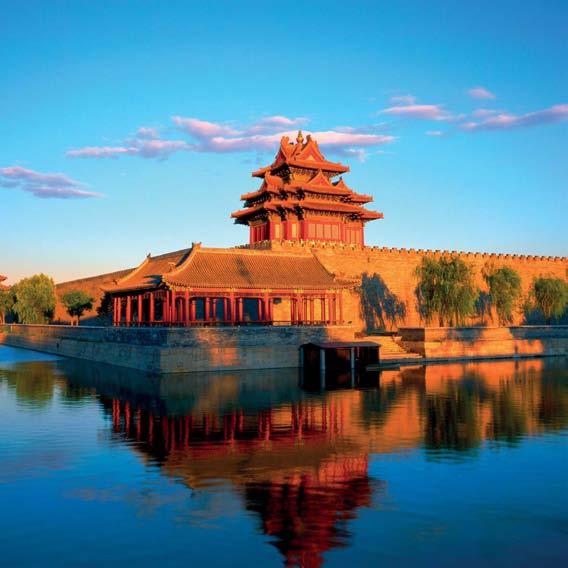 ist eines der größten Länder der Erde und fasziniert durch seine Vielfältigkeit. Jahrtausende alte Kulturen vereint mit modernsten Metropolen prägen den Charakter Chinas.