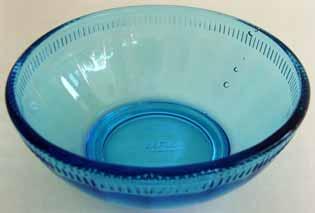 2010-1/184 kleine Schale, blaues Pressglas eingepresste Marke Durit Inwald, Tschechoslowakei, 1934-1972 vgl.