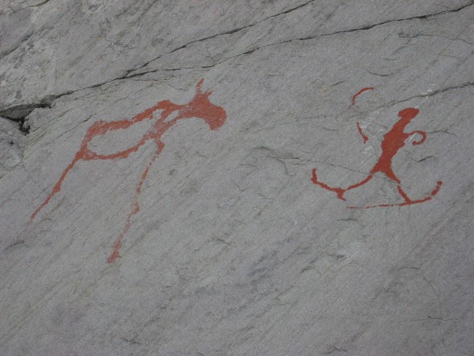 500 Jahre alt ist die älteste bekannte Abbildung eines Skiläufers, eine Felszeichnung von der nordnorwegischen Insel Rödöy.