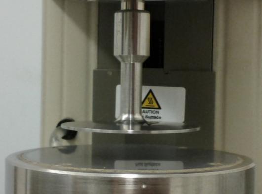 So eignen sich Platte-Platte-Viskosimeter für fast alle Fluide, wohingegen für die Verwendung von Kegel-Platte-Viskosimetern inkompressible Fluide vorliegen müssen [ 18 ].